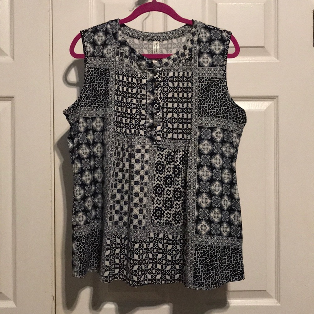 Lightweight Sleeveless shirt - Picture 2 of 6